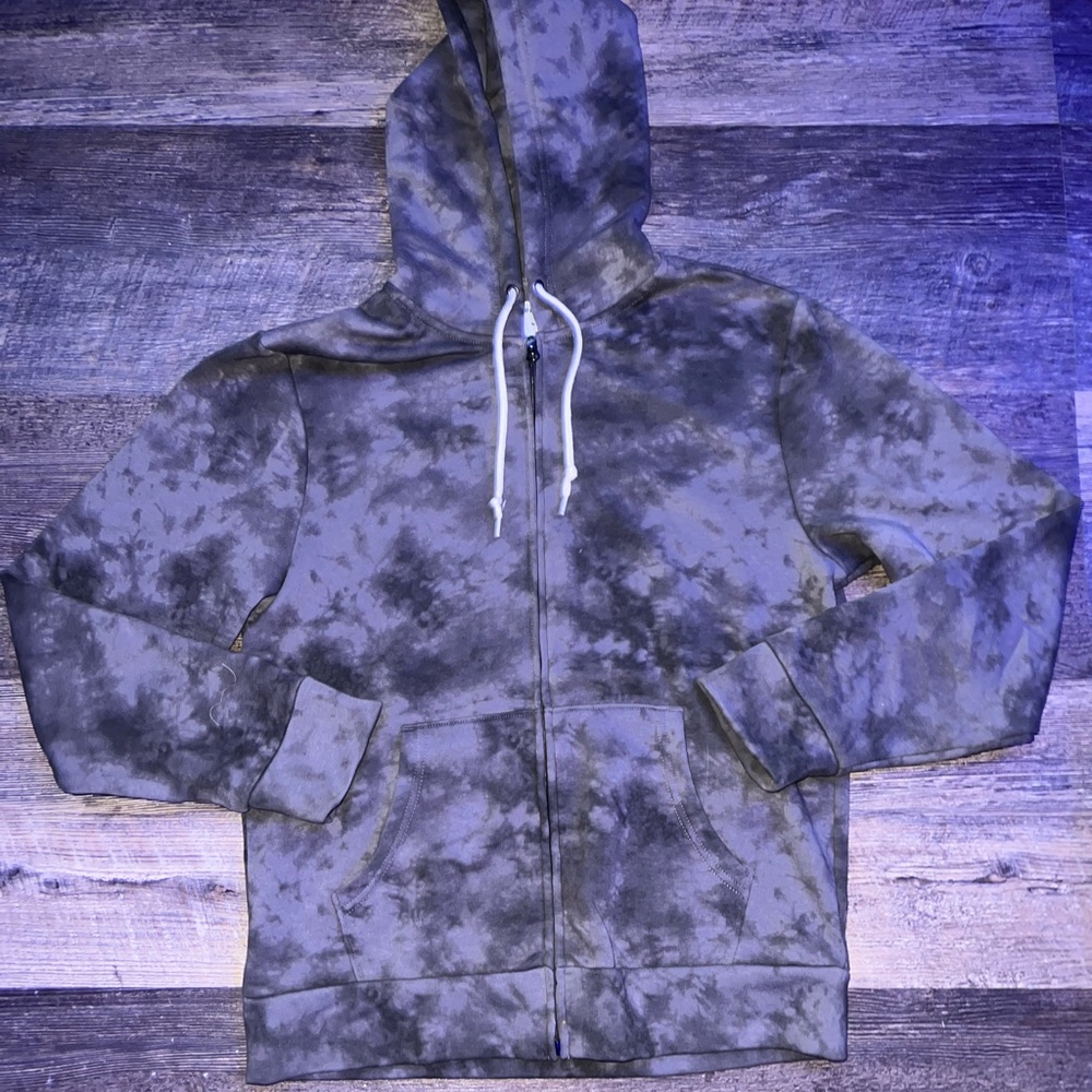 Size M casual zip-up hoodie